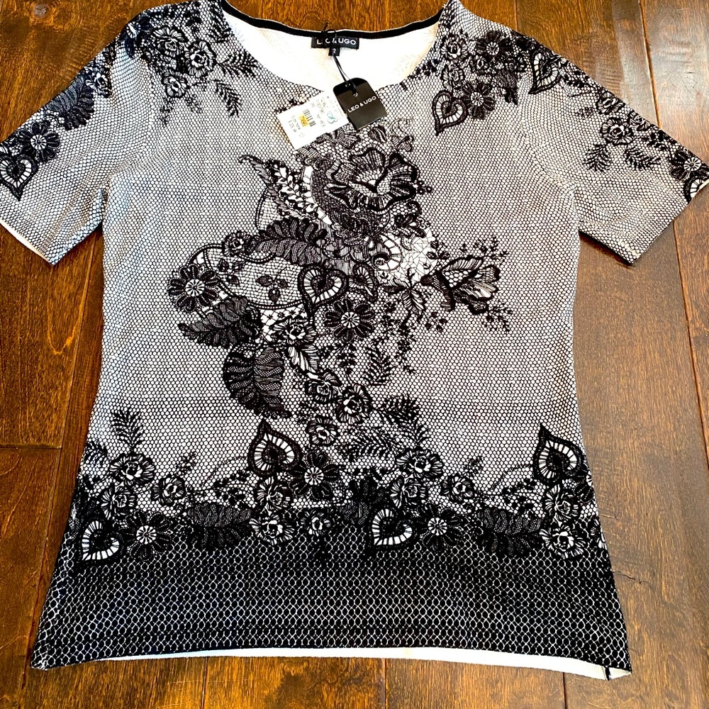 NWT Leo & Ugo Paris amazing lace print tee. Size 2- small